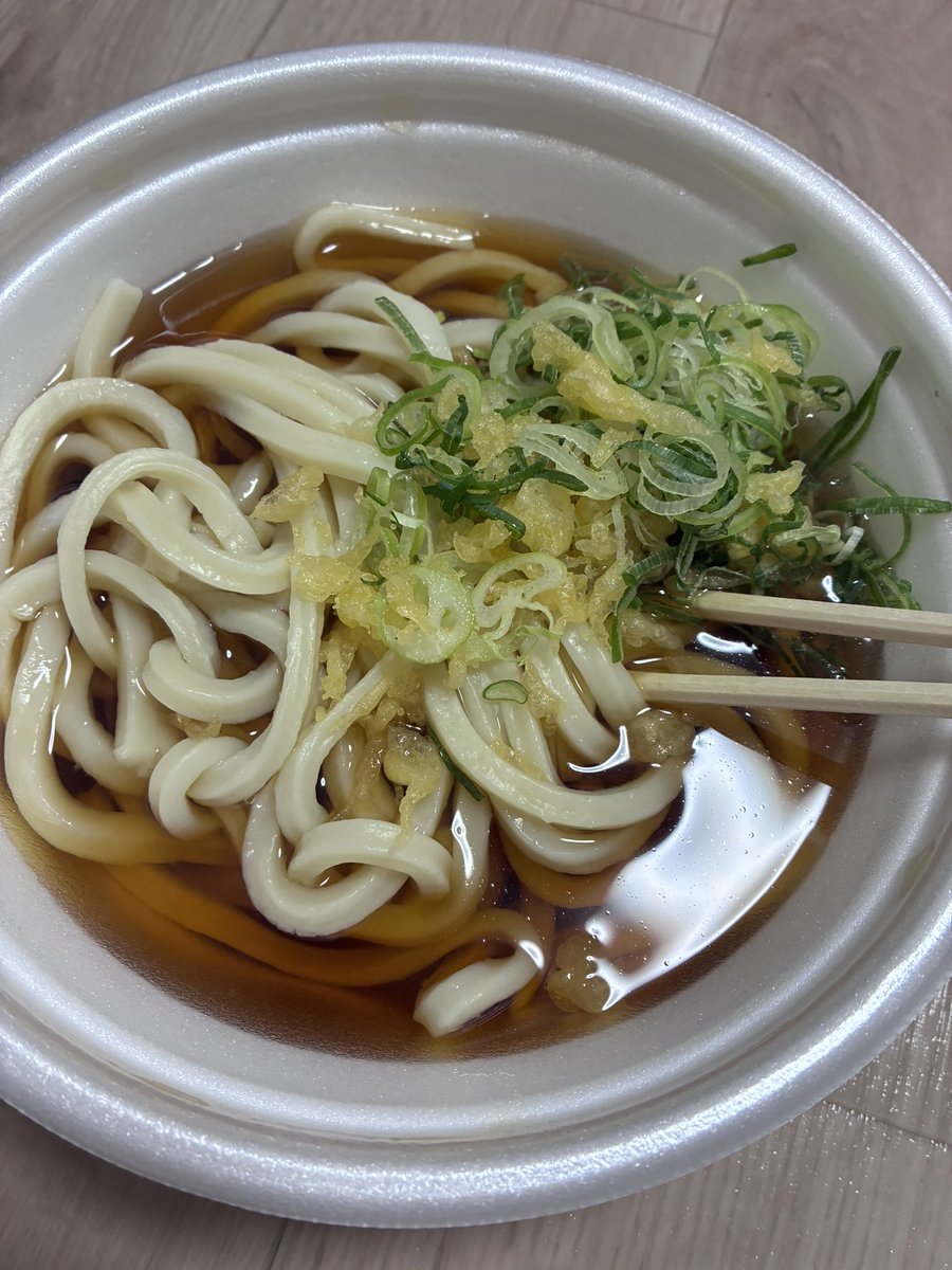 eaa0125's tweet photo. 2日間でうどん3杯食べてて塩分過多えぐい
早く痩せたいもう人生辞めてえ https://t.co/8zcJX70TE7