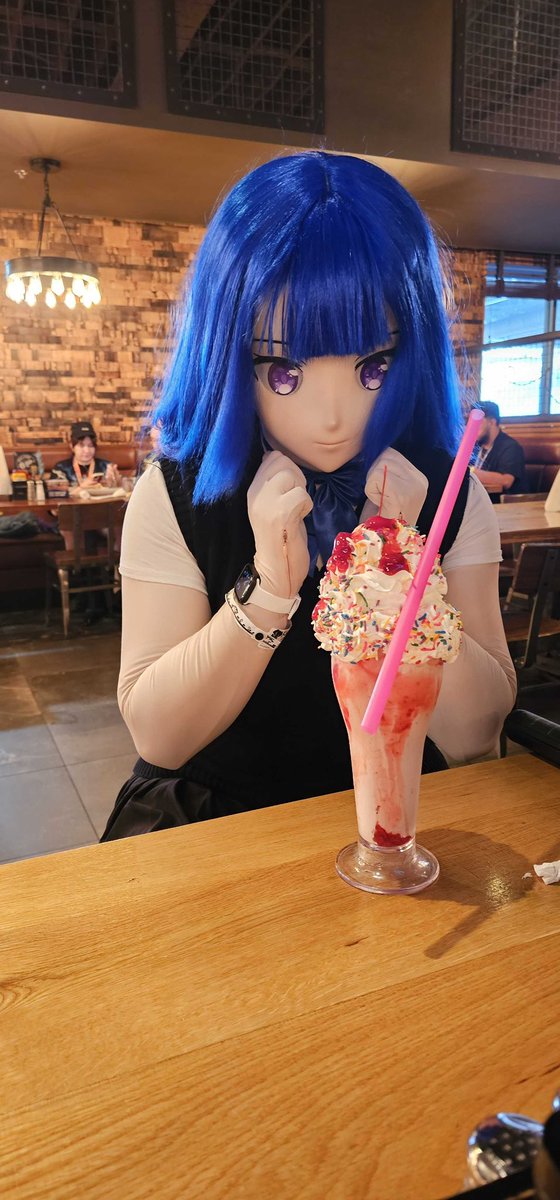 Asumi_Kig's tweet photo. OMG!! THIS SHAKE LOOKS SO GOOD!! AND THERES A CUTE CHERRY ON IT!!!
Wait a minute..... How do I eat?
๐ธ: @FloraSkelechan
#kigurumi #็ใใใฟ #Kig #ColossalCon https://t.co/XVJ3ibW8hh