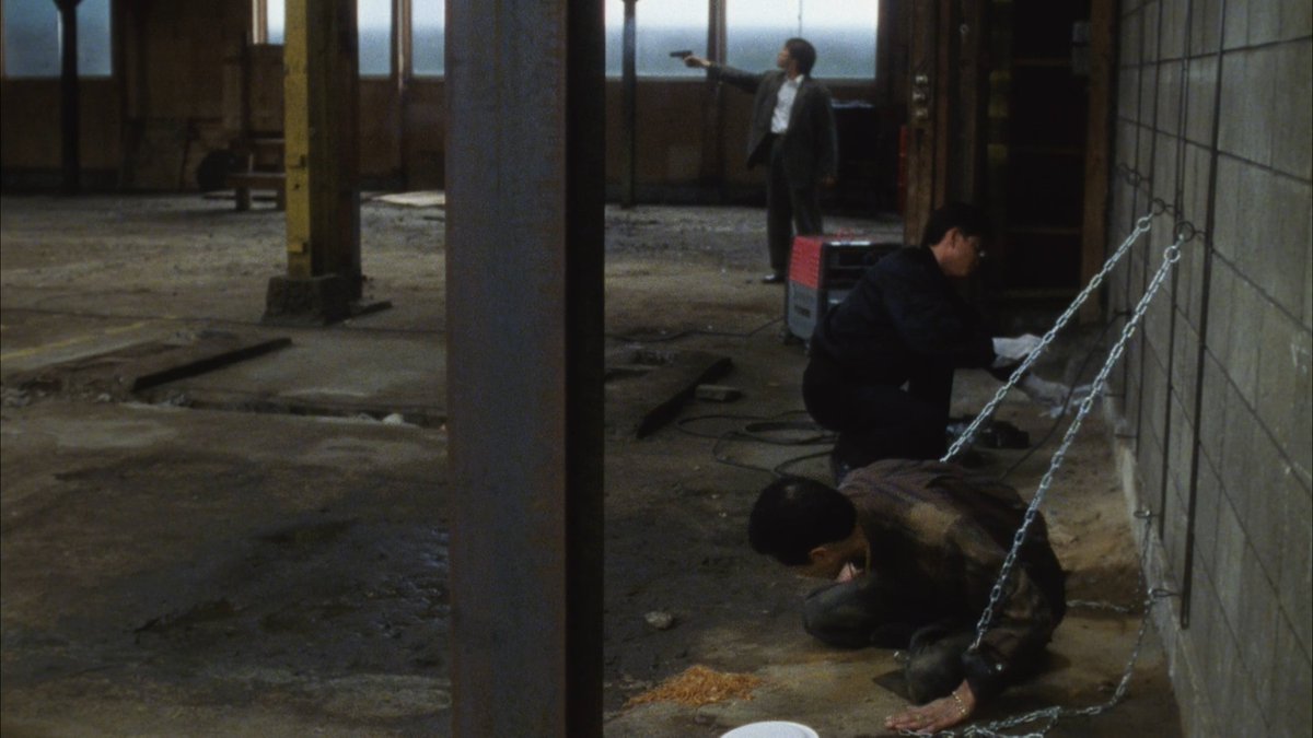 Lejhug's tweet photo. J'ai vu Serpent's Path de Kiyoshi Kurosawa hier (celui de 1998), c'était bien sympa. Tu sens bien la saleté des environnements et des conditions de vie des gens c'est très bien fait ! Je l'ai trouvé juste un peu brouillons sur 2 ou 3 points de scénar, c'est dommage. https://t.co/OzWcH3hlpj