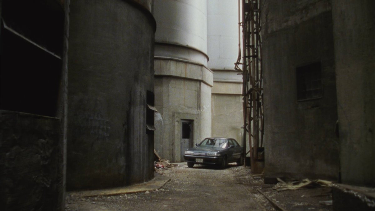 Lejhug's tweet photo. J'ai vu Serpent's Path de Kiyoshi Kurosawa hier (celui de 1998), c'était bien sympa. Tu sens bien la saleté des environnements et des conditions de vie des gens c'est très bien fait ! Je l'ai trouvé juste un peu brouillons sur 2 ou 3 points de scénar, c'est dommage. https://t.co/OzWcH3hlpj