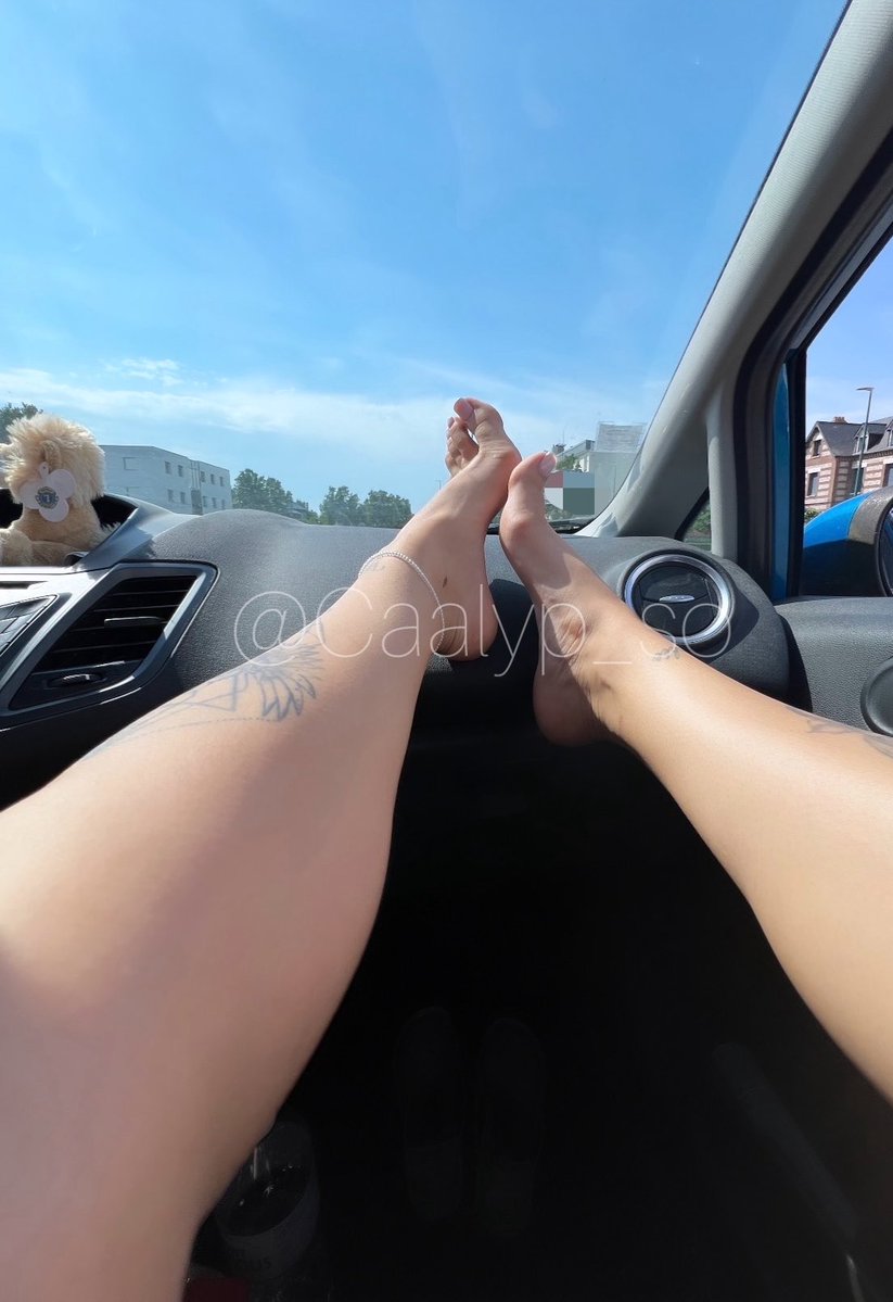 Caalyp_so's tweet photo. Mes pieds en balade 👣🚙 https://t.co/u0WlwJZz7s