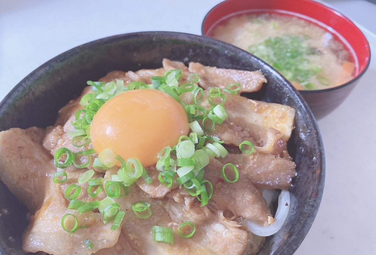 mamasa_abc's tweet photo. 即席焼肉丼‼️

#おうちご飯
#料理好きさんと絡みたい
#相互フォロー https://t.co/HVxABwCxkV