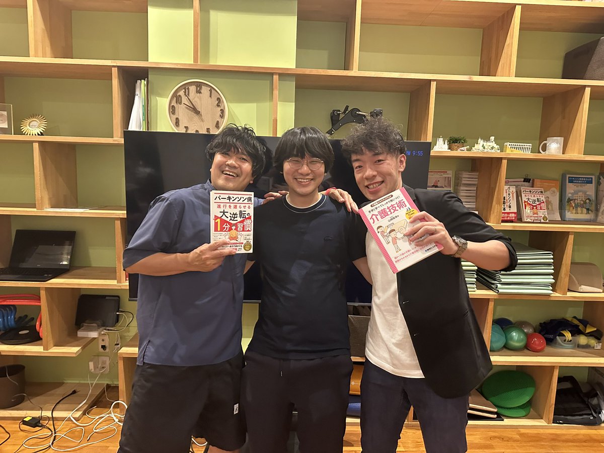 ogawa_junya's tweet photo. 出版記念コラボセミナーに、僕の1分大逆転の本と、山崎さんの一冊目の本の編集担当者さんが来てくれました！！！！

この方がいたからこそ、コラボセミナーが実現したし、山崎さんと10年振りに会えた！！！

縁って続いてくんだ。感謝！！！！！ https://t.co/SAV9i8wsCg