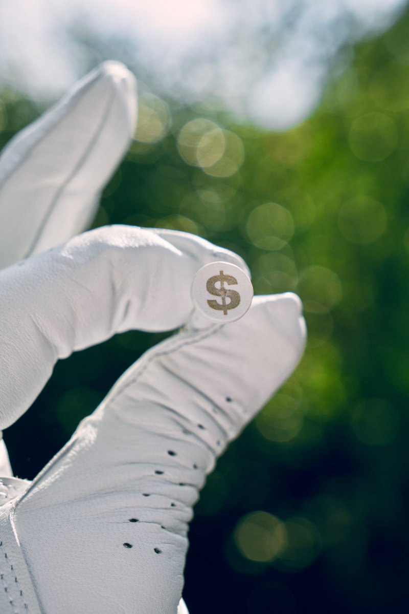 PrideSportsUS's tweet photo. Who needs a winner’s cheque when your tee box already looks rich? 💸 Special Edition Dollar Tees. Tag your cash-game crew below.👇

#teeityourway #golftee #usopengolf #golfgear #golfaccessories https://t.co/rC4OqiiZId