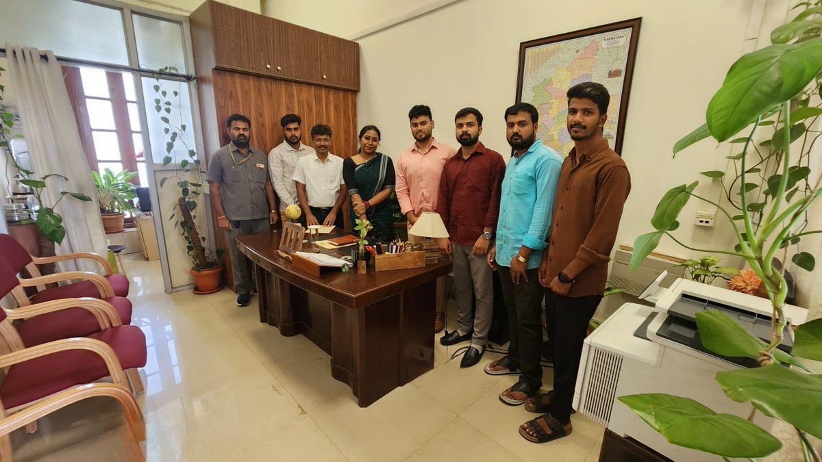 DrVaishnavi14's tweet photo. Grateful to the Almighty and Hon'ble CM @DKShivakumar Sir for inducting me into his team. Taking charge as Officer on Special Duty to the Hon’ble CM today. My team has been my pillar of strength. Immense gratitude to my parents, family and Gurus for the blessings. https://t.co/rkCF41fyJ8