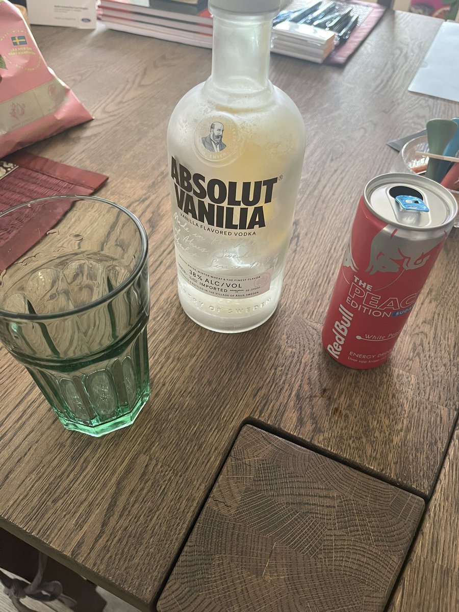 liftingnatti's tweet photo. My kind of redbull vodka https://t.co/C7H0mE0V48