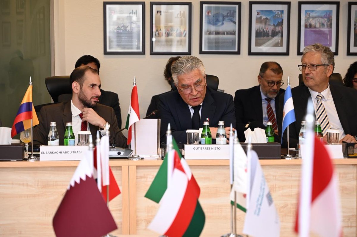EmbaColArabia's tweet photo. Agradecemos al @Gulf_Research por la invitación extendida a S.E. el Embajador @rayanelbarkachi para participar en la discusión “Developing GCC-Latin America Relations: Political Dialogue and Economic Cooperation”, organizada por su fundador y Director, el Dr. Abdulaziz Sager🇨🇴🇸🇦 https://t.co/W6SGEwNAFQ
