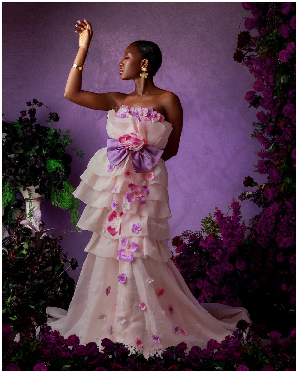 Senatoradeyemi2's tweet photo. Framed in florals. Draped in grace. 🌸💜
Photographed by me:  @Senatoradeyemi2 https://t.co/EeFlL9WnaA