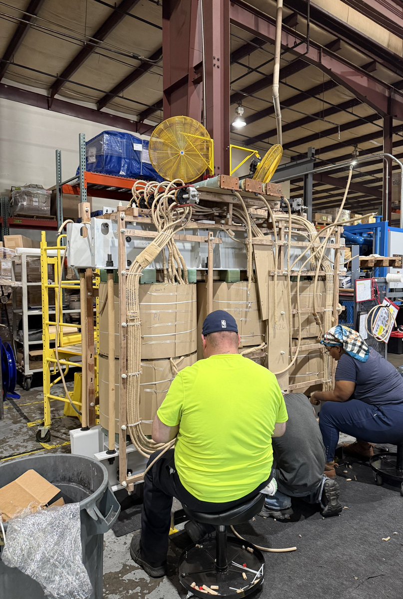 arnvcn's tweet photo. Something something American dynamism, reindustrialization, etc…

Factories are cool af

💆‍♂️💆‍♂️💆‍♂️ https://t.co/EdWN64uRWR