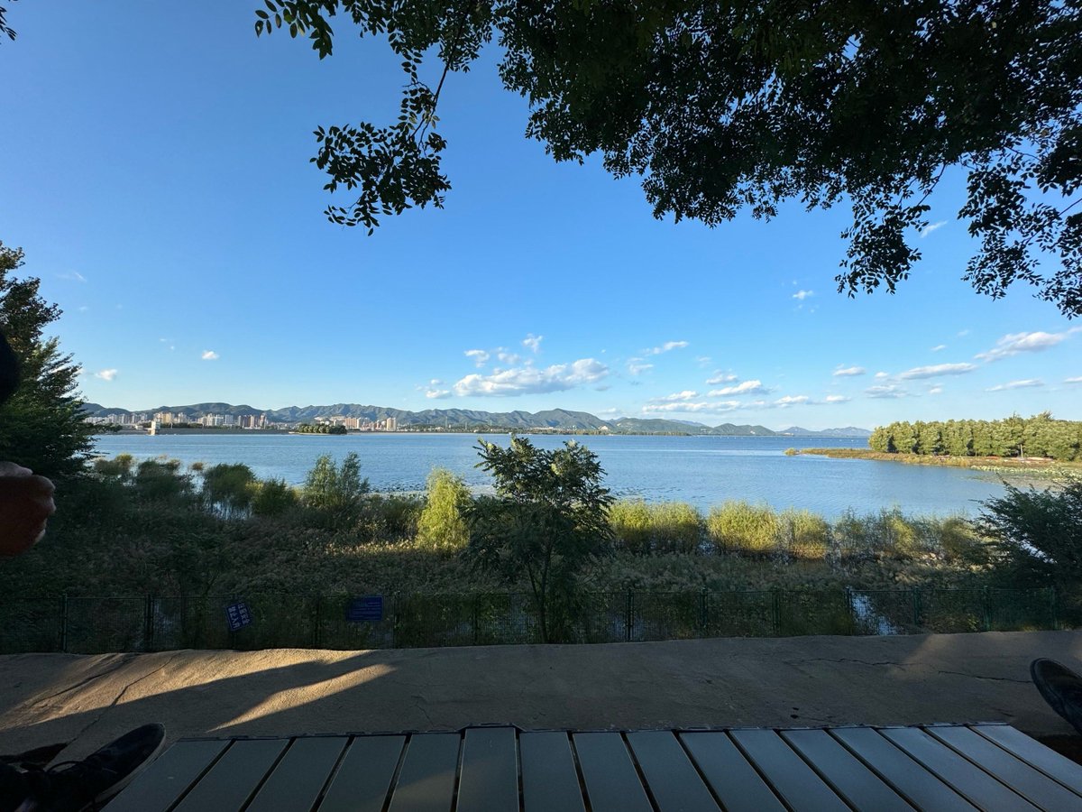 Mitiynuo's tweet photo. Just sipping iced coffee and watching the sunset—this is the perfect chill weekday break https://t.co/VXuHnyN4dy