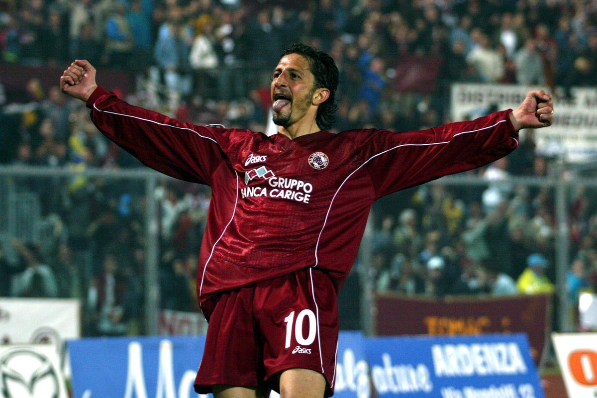 Copa90's tweet photo. Former Livorno, Bari, Napoli and Lazio striker Igor Protti has sadly passed away.

One of just two players to win the Golden Boot in Serie A, B, and C. 

The only player to top score in Serie A the same year his side was relegated. 

A legend of the game and a truly beloved striker.