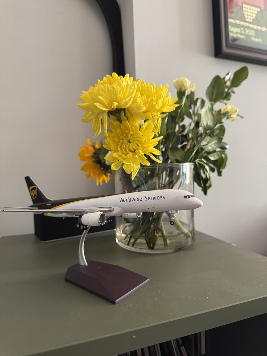 fo3hammer's tweet photo. jack of all trades, master of none, yet i experienced it all! i loved my time on the 737

taking on more responsibility with a step up on our 757s. i’m stoked.

(i also don’t have a model of a company 757, so ¯\_(ツ)_/¯ thanks ups) https://t.co/TwgiV7O30f