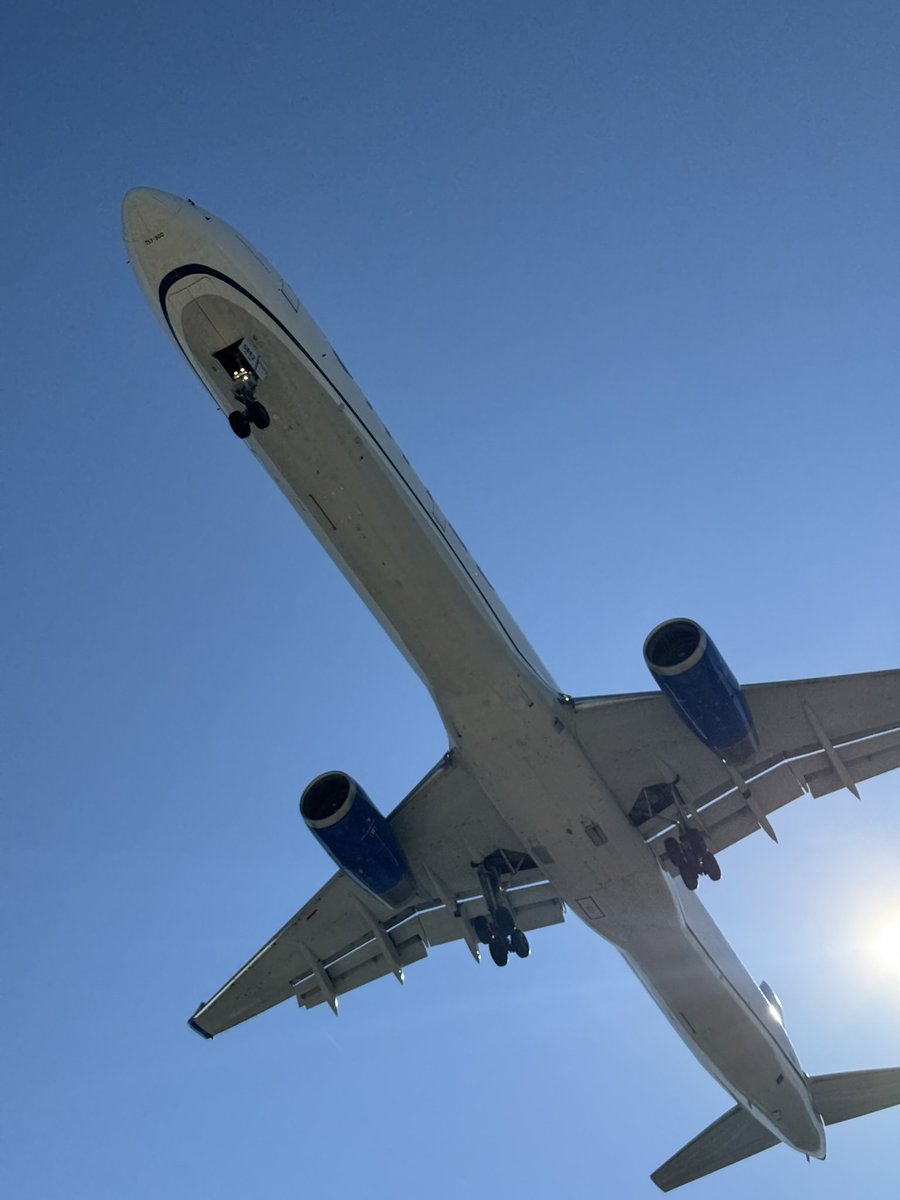 fo3hammer's tweet photo. jack of all trades, master of none, yet i experienced it all! i loved my time on the 737

taking on more responsibility with a step up on our 757s. i’m stoked.

(i also don’t have a model of a company 757, so ¯\_(ツ)_/¯ thanks ups) https://t.co/TwgiV7O30f