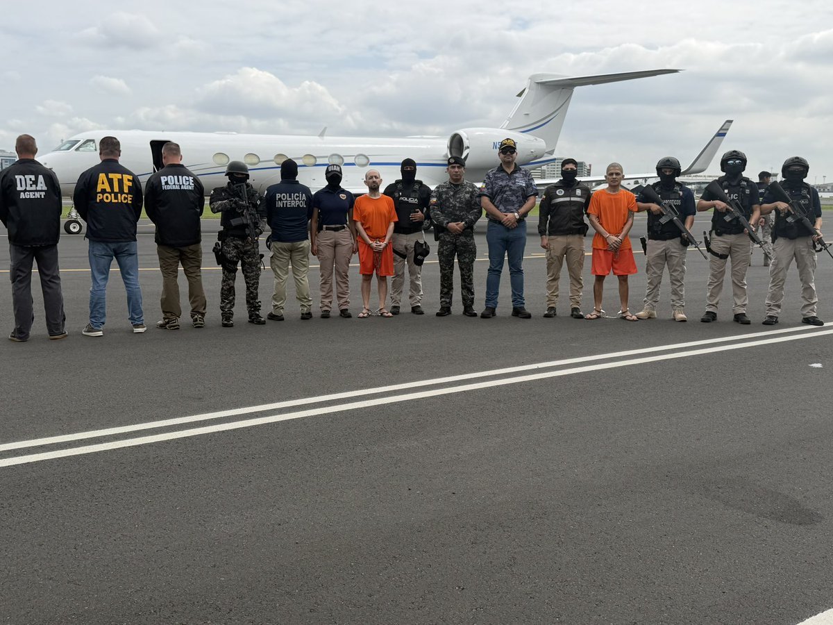 LiutSantiago21's tweet photo. Hubo tarados que se opusieron a la extradición.

De locos. https://t.co/ssklO65ngu