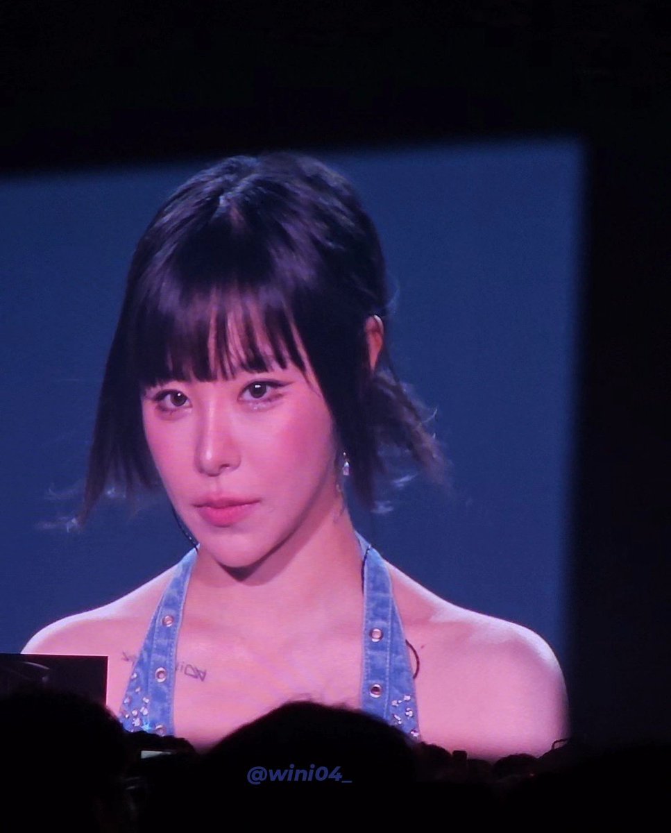 aestheticmoo19's tweet photo. Big screens were created to display her Majestic face 💖💖💖💖
Jung wheein https://t.co/pcGsPyEdWf