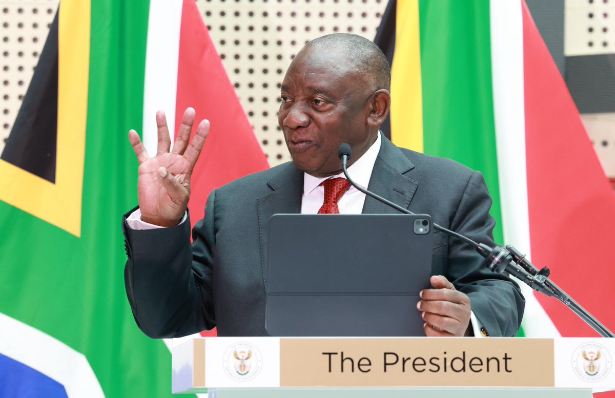 GoZa_TV_'s tweet photo. 🇿🇦 President Cyril Ramaphosa joined South African Reserve Bank Governor Lesetja Kganyago and Finance Minister Enoch Godongwana for the launch of the newly renovated South African Reserve Bank Museum in Pretoria. #YouthMonth #SARBMuseum https://t.co/F8tItaKQhK