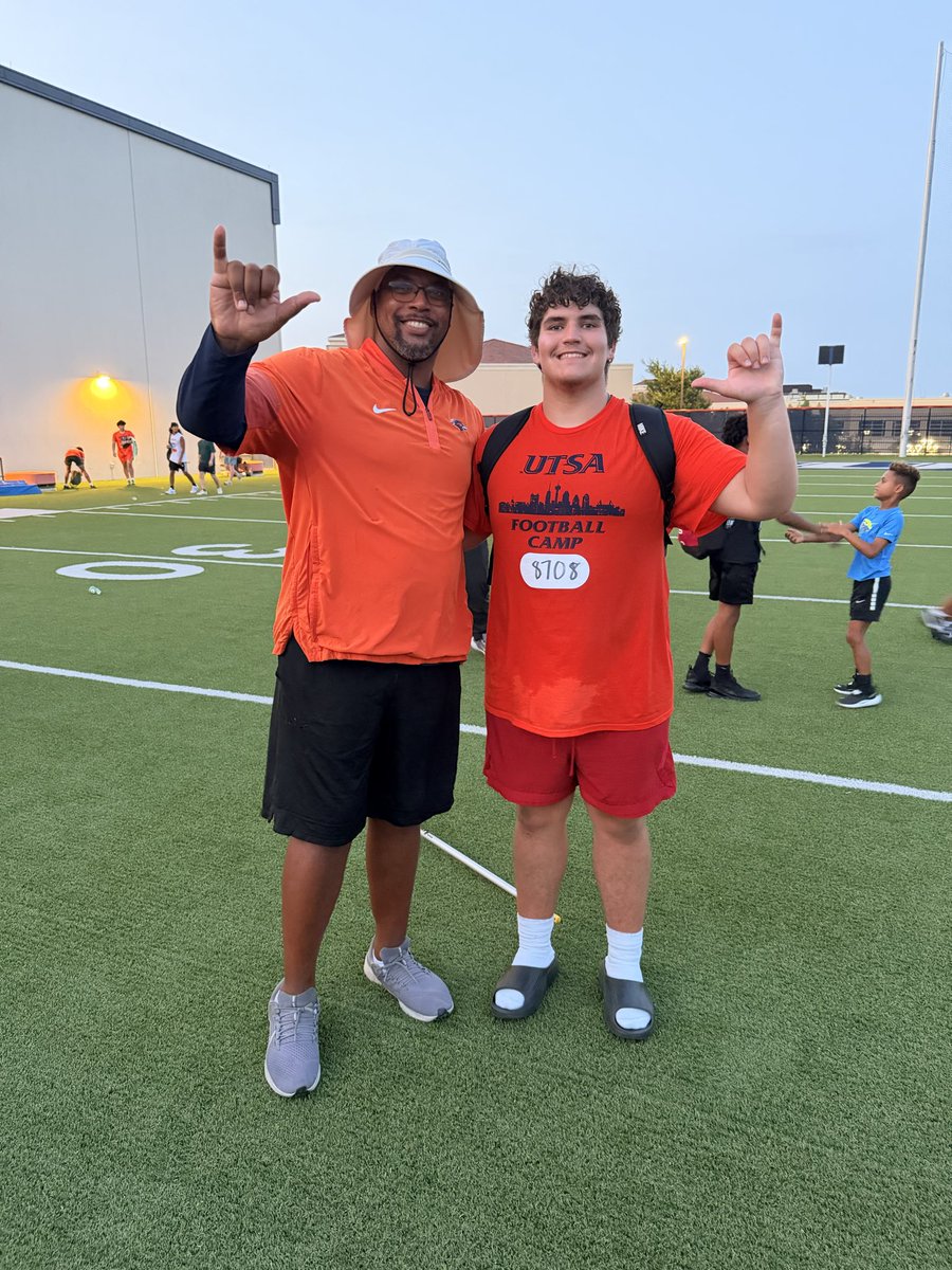 HudsonNorwich's tweet photo. Strong day yesterday! I had a great time at @UTSAFTBL camp last night, and got in some amazing reps! It was great to meet and get coached by @KurtTraylor and see @CoachAshDL again! #oline #dline #football #co2028 #txhsfb #recruit @emsisdathletics @BosFootball @coachwweaver @CoachHeiskell @EMitch_28 @ScottRapp17 @DfwSho @Dtigers6685 @TXTPShow