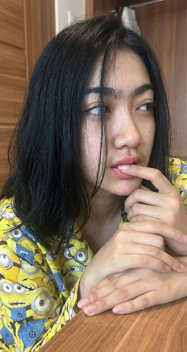 sakirakirapn's tweet photo. Temenin tidur dong https://t.co/uqO0MnVblH