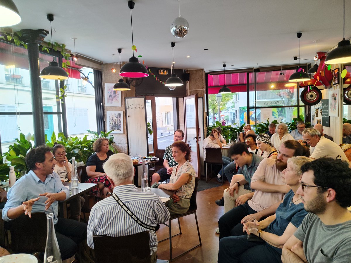r_solidarite's tweet photo. Belle réunion de solidarité avec Cuba dans le 13e arrondissement à l'invitation de @arenasrodrigo_ et en présence de @EmbaCubaFrancia https://t.co/XWCQ3dlz3g