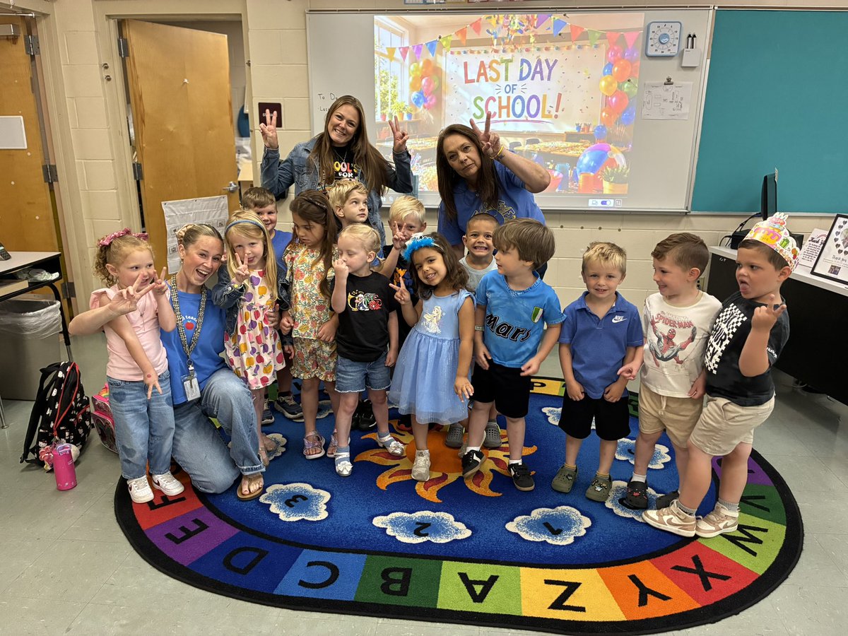 msamandawalker's tweet photo. Last day of an amazing year with an even better group of kiddos. Wishing everyone an amazing summer!  ☀️ https://t.co/ws30JPIZEQ