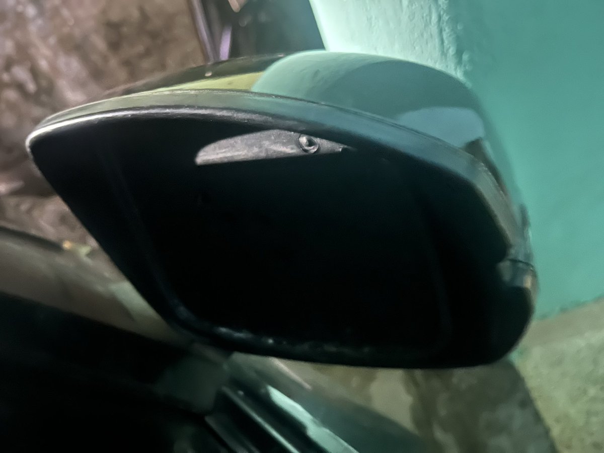 DiscussMk's tweet photo. @CPKolkata @KPTrafficDept @hwhcitypolice will full damage to my personal vehicle with aggressive abuse on religious grounds by driver of cab WB23E1831 in front of my wife &amp; teenage daughter location: Howrah time: 16.30 IST req legal remedy solicited asap Online complaint filed https://t.co/b75xfCTyod