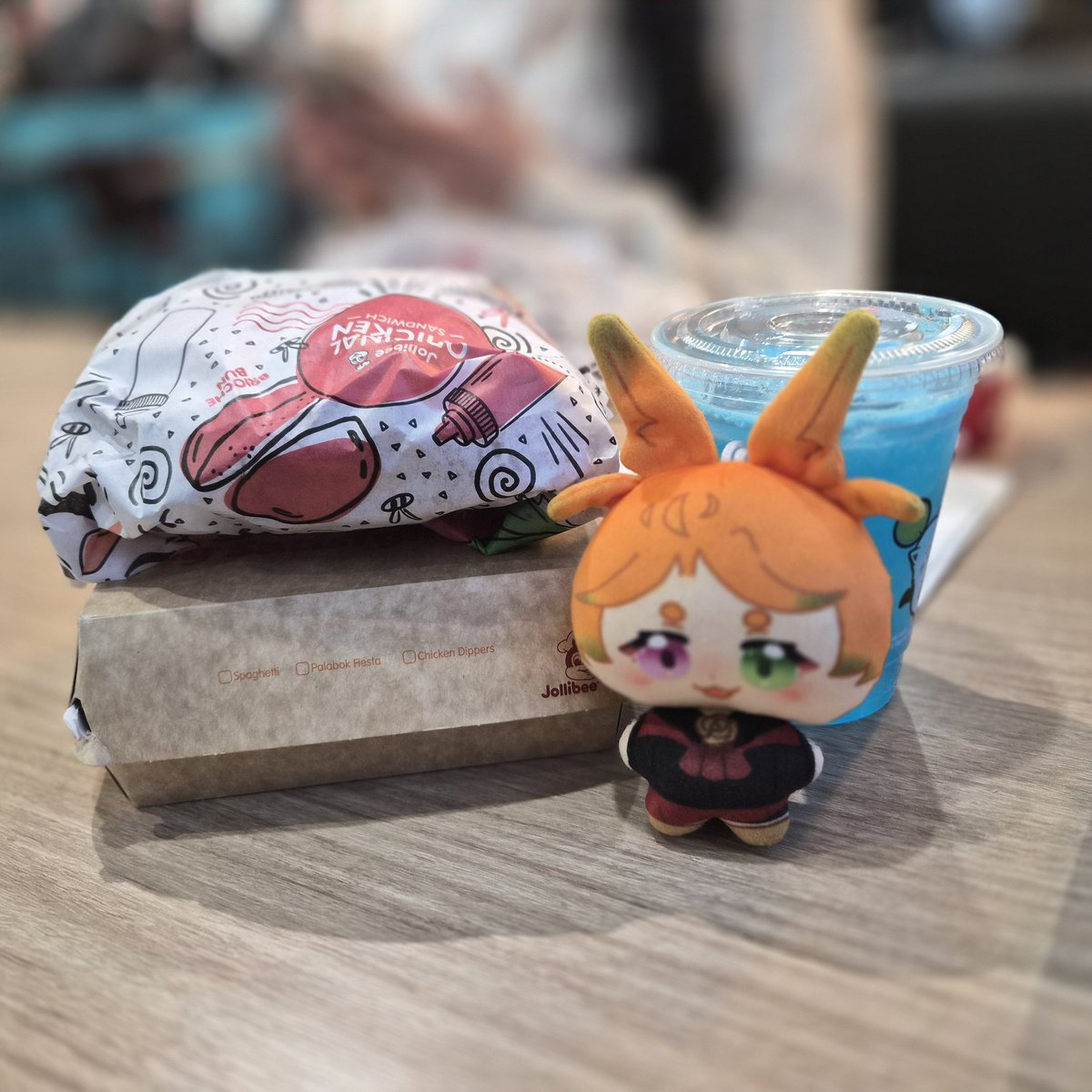 CheusBurger's tweet photo. i forgot to share but heres what she looked like 😊😊 (she fell off my bag at work and i LOST her) https://t.co/76yVqETj1Q