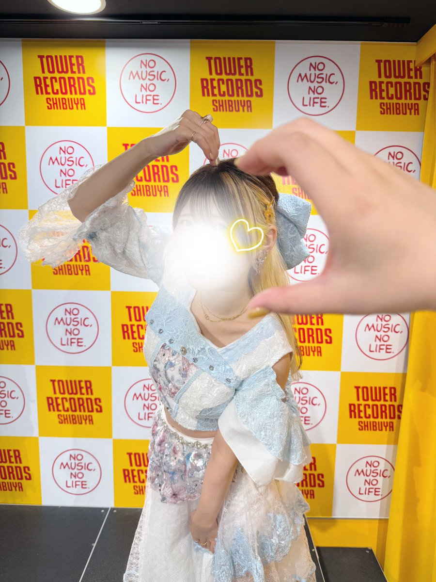 m_w_18_'s tweet photo. チェキも撮ったんだけど取り急ぎ
また来るって言っておきながら1年も待たせてごめん‼️新曲もそうだけど、大好きなBookmarkが久々に聴けて本当に来て良かったです
また絶対見に行くからまた色々お話してね🐶 https://t.co/bvKQNyE5As