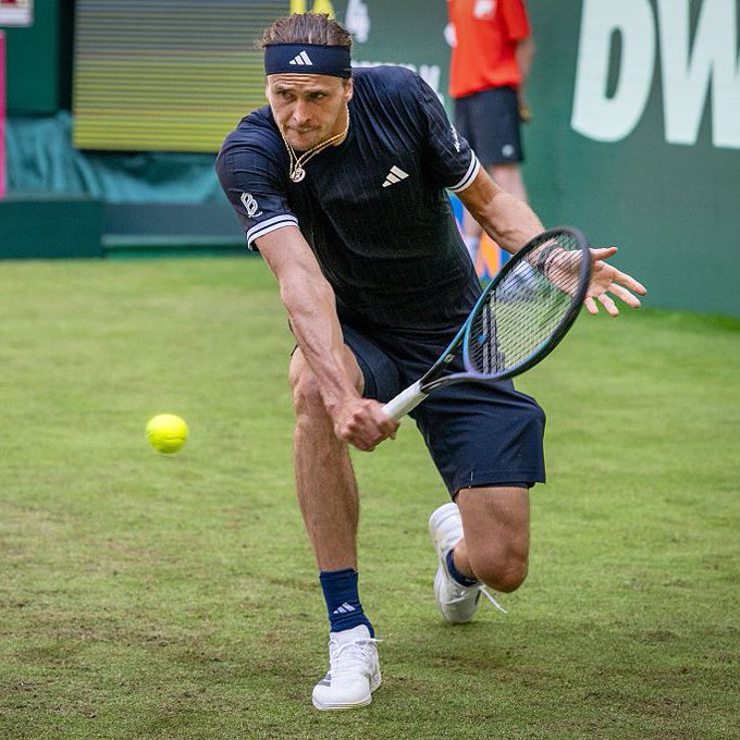 BlogSuico's tweet photo. Zverev vence o belga vindo do quali e vai à semi pela sexta vez em Halle

https://t.co/E9ygCLMYDV https://t.co/zKJxSb8w7g