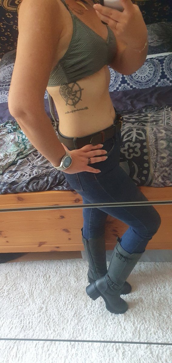 ChristinaM4446's tweet photo. Ein Wunsch Bild. Was haltet ihr davon?😈 #feetfindom #socken #socks #zahlsklaven #paypig #paypigwanted #göttin #herrin #zahlsklave #geldherrin #getragene #getrageneschuhe https://t.co/JUAitE2t2d