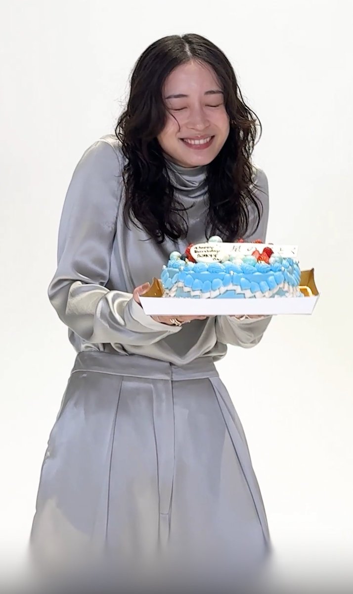 amazonbi's tweet photo. 大好きなすずちゃん☺️
お誕生日おめでとう🎉🎂🫶🏻
素敵な1年になりますように✨

 #広瀬すず https://t.co/hFbAaqNszU