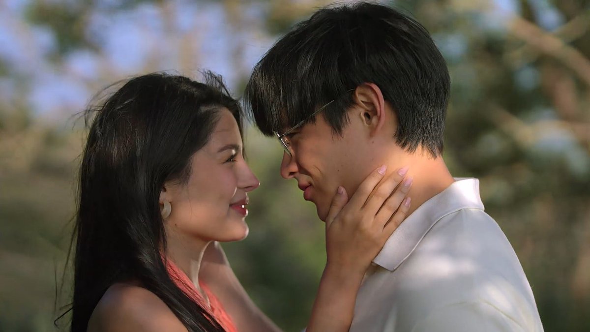 nssan_js28's tweet photo. im overjoyed with the success of your first series together but at the same time a bit emotional ‘coz i no longer have MartSari to look forward to in the coming wks🥹.even so im hopeful u will get to work again together soon✨🙏 ilysm AzRalph🥰 https://t.co/ykgW9bRSCc