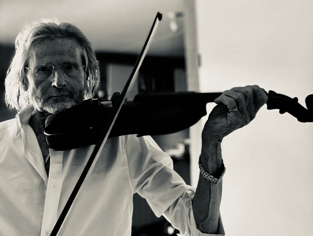DetectiveSander's tweet photo. Lekker bezig… 🎻 https://t.co/3hrAPUiVxE