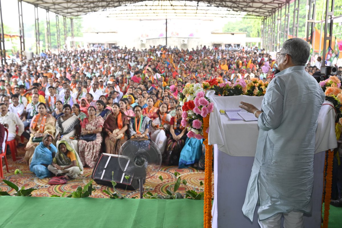 LalanSingh_1's tweet photo. पूर्णिया के कला भवन में आयोजित 'विश्वास, विकास और जनकल्याण के 12 साल – विकसित भारत संकल्प सम्मेलन' में उपस्थित जनसमूह के साथ विकसित भारत के संकल्प को नई ऊर्जा प्रदान की।

आदरणीय प्रधानमंत्री श्री @narendramodi जी के नेतृत्व में सेवा, सुशासन और जनकल्याण के 12 वर्षों की यह यात्रा विकसित भारत के अमृतकाल की मजबूत आधारशिला है।

विकसित भारत का संकल्प, जन-जन का संकल्प।

#12YearsOfSeva #ViksitBharat #purniya