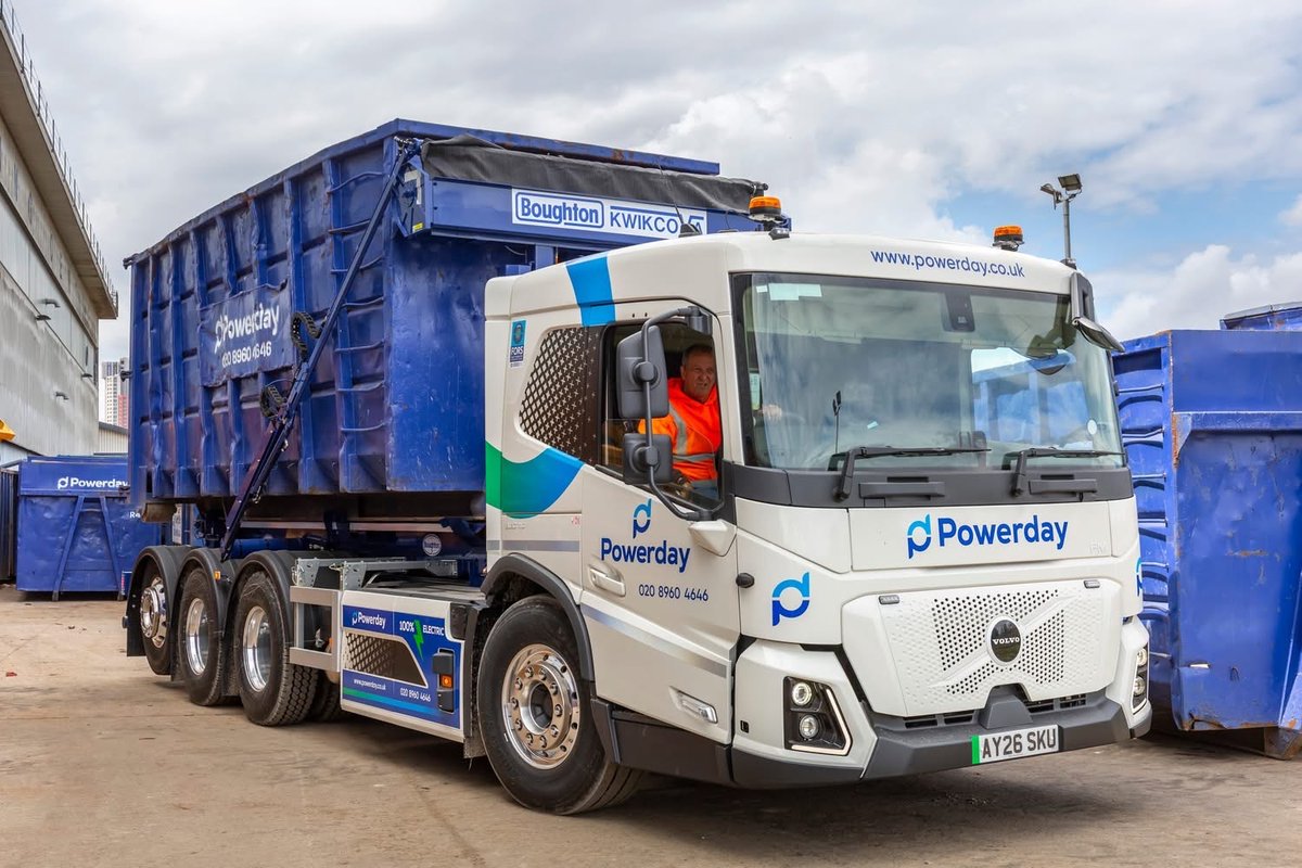 Comm_Motor's tweet photo. Powerday has strengthened its electric truck fleet with the addition of two Volvo FM Low Entry 8x4 rigids, believed to be the first examples in the UK fitted with hookloader equipment. READ MORE 👉 https://t.co/fQpsevkxAC

#CommercialMotor #VolvoTrucks https://t.co/gN69V6E2cK
