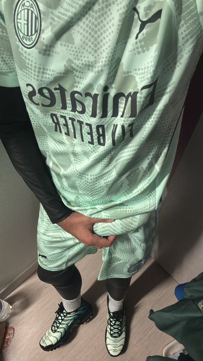 ray__alp's tweet photo. Tu commences par quoi ?#sportwear #kiffeur #survet https://t.co/EBEks1tRQ3