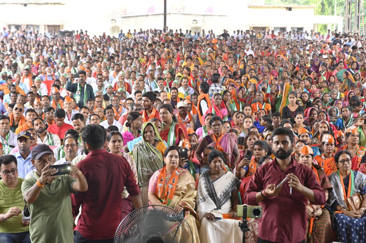 LalanSingh_1's tweet photo. पूर्णिया के कला भवन में आयोजित 'विश्वास, विकास और जनकल्याण के 12 साल – विकसित भारत संकल्प सम्मेलन' में उपस्थित जनसमूह के साथ विकसित भारत के संकल्प को नई ऊर्जा प्रदान की।

आदरणीय प्रधानमंत्री श्री @narendramodi जी के नेतृत्व में सेवा, सुशासन और जनकल्याण के 12 वर्षों की यह यात्रा विकसित भारत के अमृतकाल की मजबूत आधारशिला है।

विकसित भारत का संकल्प, जन-जन का संकल्प।

#12YearsOfSeva #ViksitBharat #purniya
