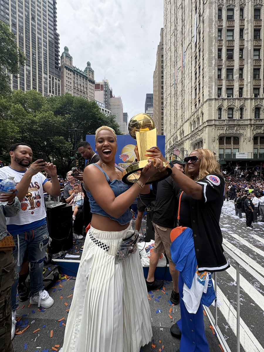 GeorgetownHoyas's tweet photo. Two #Hoyas celebrated in NYC with the @nyknicks and fans! Congrats to announcer Monica McNutt and ambassador Patrick Ewing on winning an NBA Championship!

#HoyaSaxa #HoyaBold https://t.co/gJKwm8wYsf