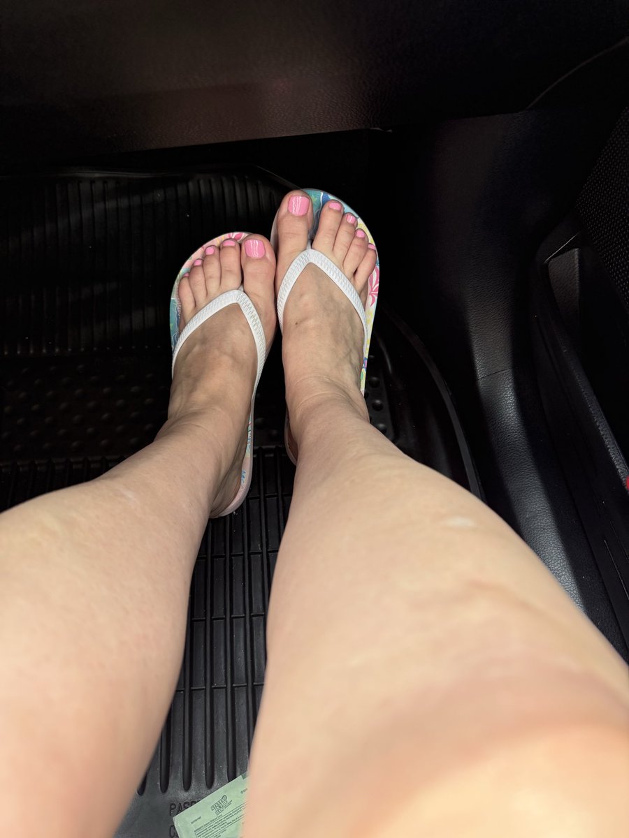 yesokmiss's tweet photo. Saturday pedicure 👣 🦶 https://t.co/cTcNFedV5z