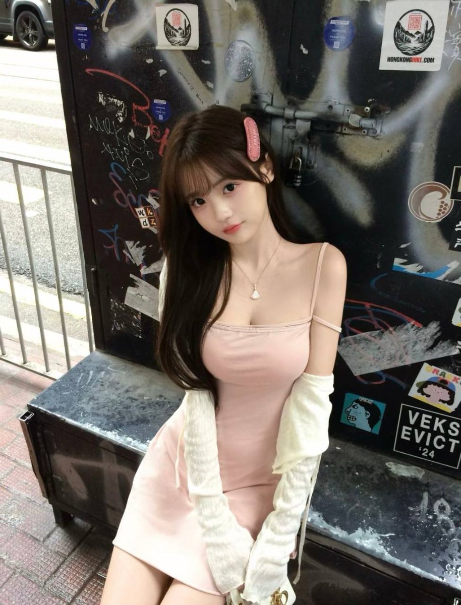 Zimiao963's tweet photo. 广州 极品清纯邻家妹妹 幼态萝莉的感觉
新人兼职 所见即所得

点头像进，看置顶
#少萝 #反差 https://t.co/OVHbCi5C9r