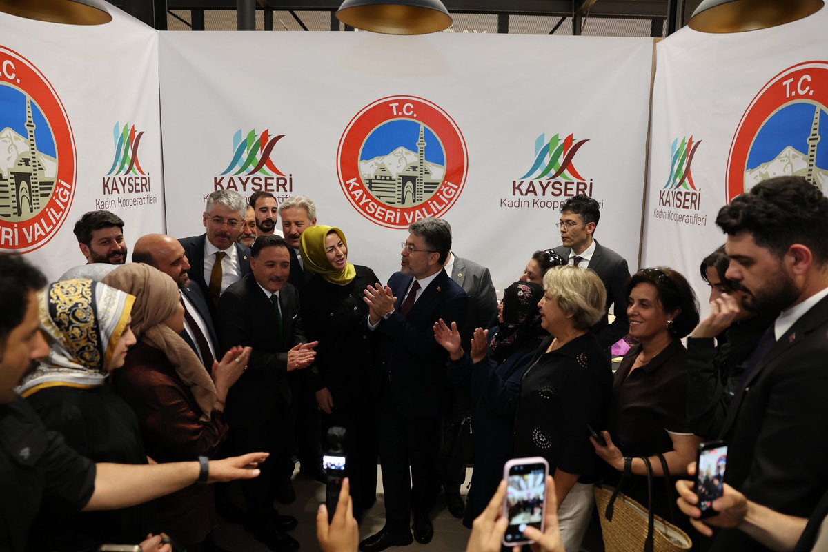kayserivaliligi's tweet photo. Bir dizi programa katılmak üzere ilimize gelen Tarım ve Orman Bakanı Sayın İbrahim Yumaklı, Valimiz Sayın Gökmen Çiçek ve protokol üyeleri ile birlikte, Melikgazi Belediyesi tarafından yaptırılan Çarşı Melikgazi Alışveriş Merkezi’nin açılış programına katıldı. https://t.co/0AwgLo4Ry0
