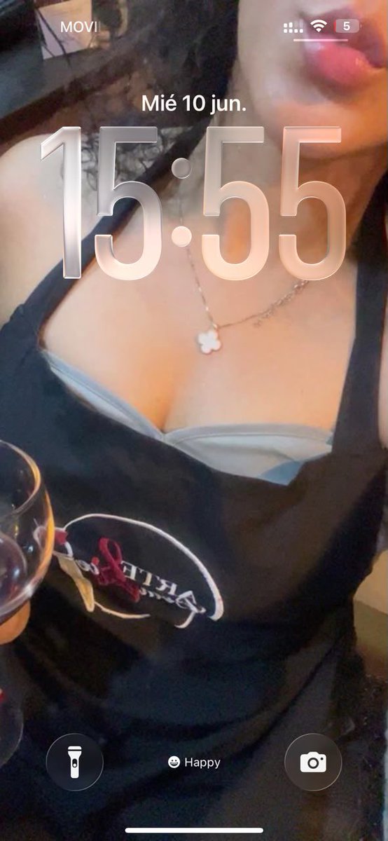Bermancito's tweet photo. -¿Y como eres enamorado?
-Ella no solo está en mi mente y en mi corazón, también es el fondo de pantalla de mi teléfono con las foticos que me envía 😍😍🤤🤤

Ella ya no está en mi vida y yo solo quise contarles cómo soy cuando estoy enamorado 🤣🤣

#enamorado #lover https://t.co/NOwjIAzZkC