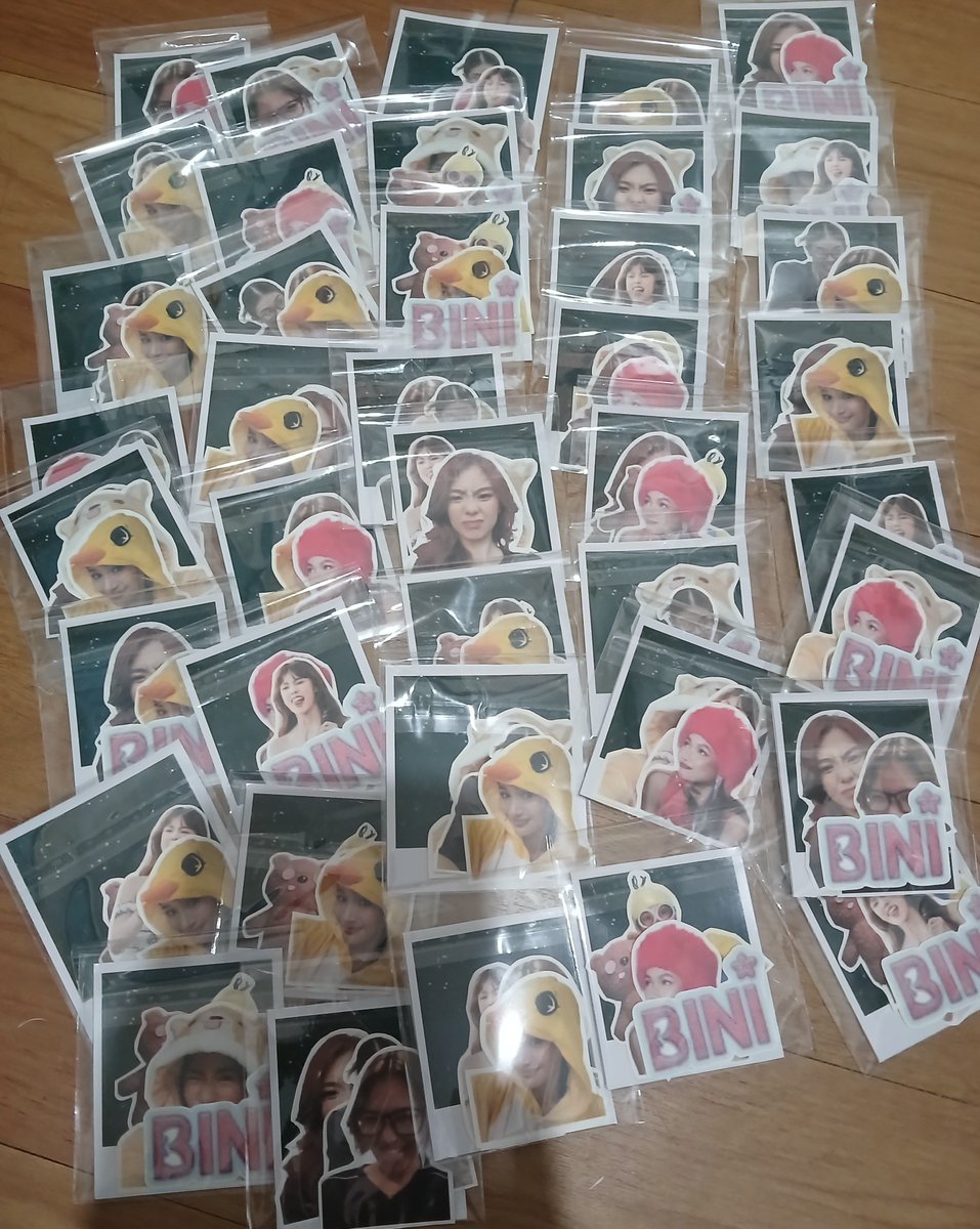 lovelikevergara's tweet photo. BINI Signals Manila Day 1 Fan Support by @lovelikevergara 

- mbf ( not mandatory ) like &amp; rt 
- no no dumog &amp; no no pili 
- 1:1 ratio ( limited quantity ) 
- time &amp; loc tba + pakalat kalat lang me 
- open for on the spot trades

#BINISignals https://t.co/vLGpfm9Xl4