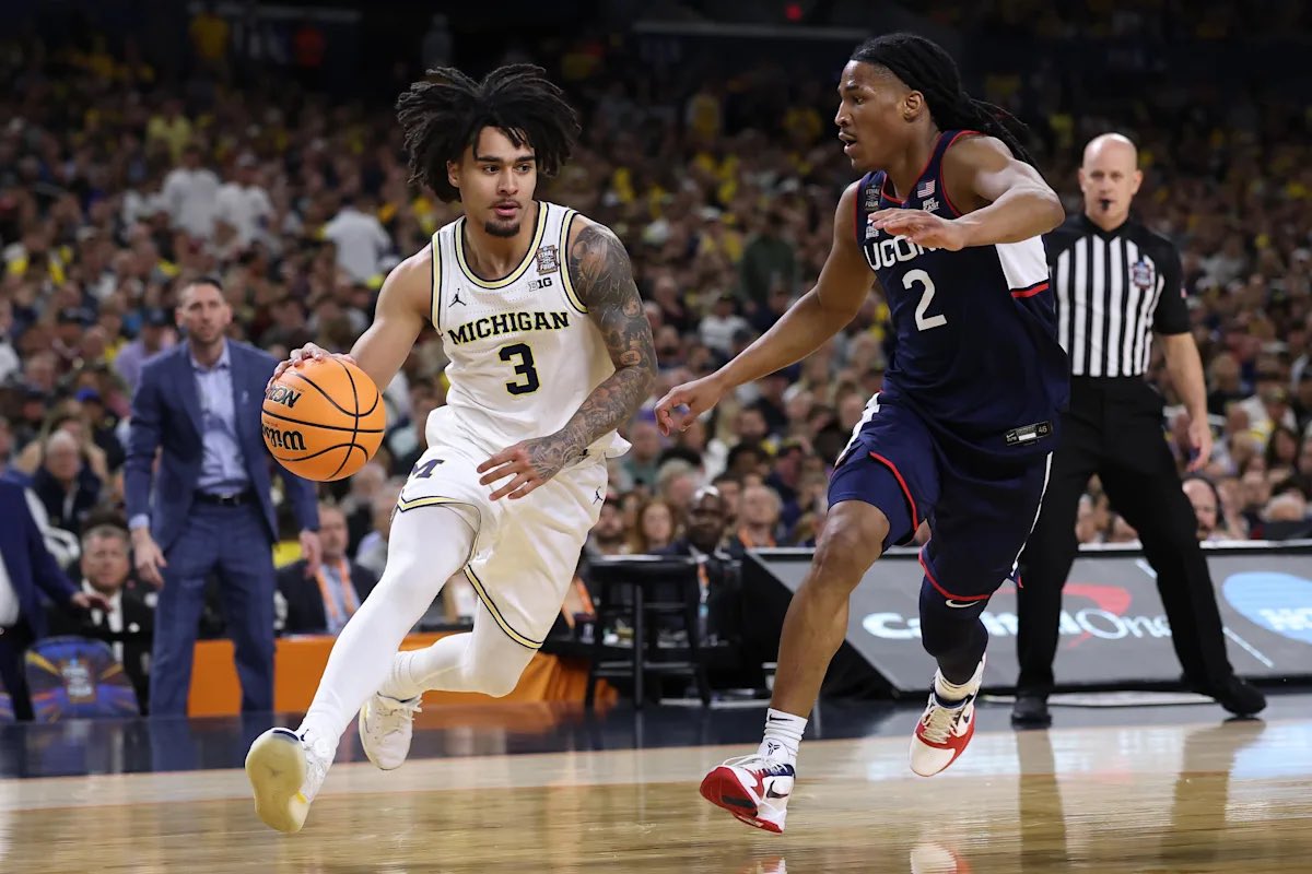 chas_post23's tweet photo. Mark your calendars. 🗓️

#Michigan is officially set to face UConn in a rematch of the national championship game in Boston on November 6.
https://t.co/V0q8KkKje9 https://t.co/BN0TH2WmnQ