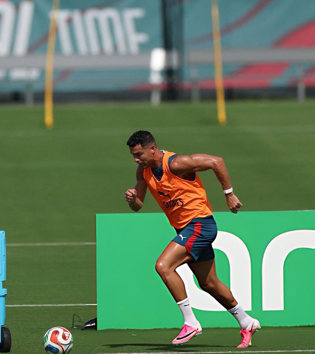 TimelineCR7's tweet photo. 🚨🇵🇹 THE GREATEST OF ALL TIME GETTING READY FOR 🇺🇿 UZBEKISTAN!!!!!!! https://t.co/KgznijWKTG