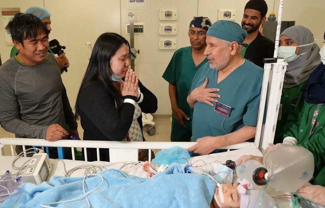 LifeSaudiArabia's tweet photo. 🥹❤️🇸🇦🇵🇭 TEARS OF JOY!

After months of prayers, hope, and uncertainty, Olivia and Gianna are finally separated and beginning a new chapter of life. The emotional moment their parents learned of the surgery's success brought tears of joy that touched hearts around the world.

A miracle made possible by the grace of God and the extraordinary dedication of the Saudi medical team. May these precious girls be blessed with a healthy future, and may their family enjoy the happiness they have waited so long for. 🙏❤️