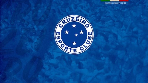 Radardabola__'s tweet photo. Apuração: parte das negociações conduzidas pelo Cruzeiro neste momento encontra dificuldades justamente pela percepção do mercado sobre a capacidade financeira do clube.

Segundo fontes, alguns clubes têm elevado suas pedidas ao identificar o interesse celeste, entendendo que o Cruzeiro possui margem para realizar investimentos mais altos. O caso de Igor Júlio é um dos exemplos citados nos bastidores.

Por outro lado, a diretoria adota uma postura firme nas tratativas e não pretende pagar valores considerados acima do que avalia como justo. A paralisação de algumas negociações, inclusive, faz parte da estratégia para sinalizar ao mercado que o clube não participará de leilões nem aceitará qualquer condição apenas por possuir capacidade de investimento.

A avaliação interna é de que o Cruzeiro seguirá ativo no mercado, mas mantendo critérios financeiros e esportivos em cada operação.