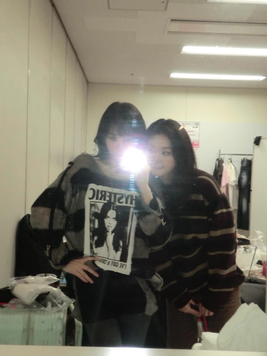 reneazuma's tweet photo. love me some joygi mirror pics https://t.co/RYtvWOKwdN