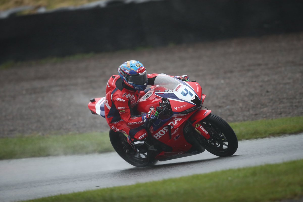 JackKennedy14's tweet photo. Day 1 - P1 at a very wet 💦 Knockhill but it’s great to be back 😃 thanks for today team @HondaRacingUK 🙌🏼 https://t.co/KCrdfJb7yC