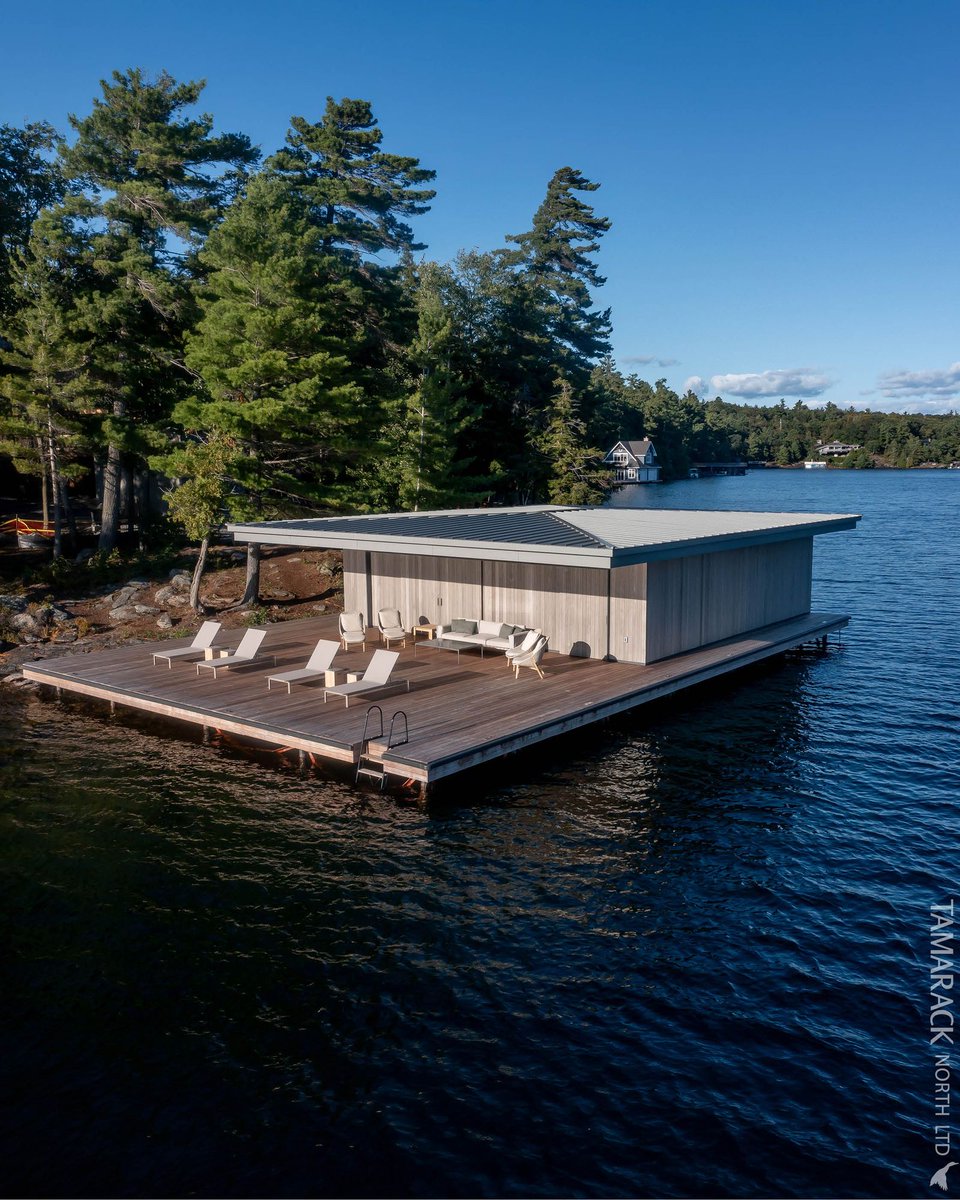 TamarackNorth's tweet photo. Lakeside minimalism.
Project Manager: Mike Archambault
Site Supervisor: Adam Burt
Architect: AKB Architects
Interior Designer: Ashley Botten Design
Landscape Architect: Virginia Burt Designs
Landscaper: Rockscape
#CustomHome #Muskoka #CustomBuilder #HomeExterior #ExteriorDesign https://t.co/JCqdQ84VkM