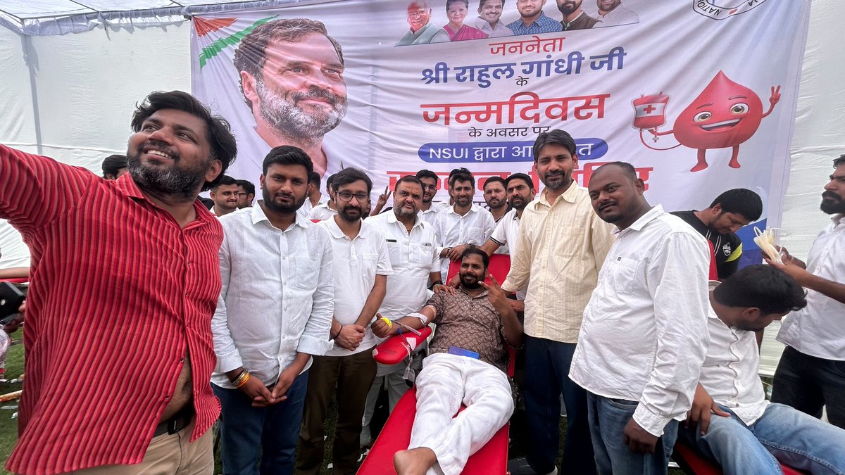nsui's tweet photo. आज जननायक श्री राहुल गांधी जी के जन्मदिवस के अवसर पर NSUI राष्ट्रीय कार्यालय में आयोजित रक्तदान शिविर में AICC के राष्ट्रीय सचिव श्री @dgurjarofficial जी एवं श्री @Narwal_inc जी की गरिमामयी उपस्थिति रही।

उन्होंने छात्रों और युवाओं को यह संदेश दिया कि समाज में बदलाव लाने का सबसे सशक्त माध्यम सेवा, संवेदनशीलता और सामाजिक जिम्मेदारी है। युवाओं की भागीदारी ही एक मजबूत, समान और मानवीय समाज का आधार बनती है।

रक्तदान केवल एक अभियान नहीं, बल्कि मानवता के प्रति हमारी प्रतिबद्धता का प्रतीक है। किसी के जीवन में उम्मीद बनना ही सबसे बड़ी सेवा है।